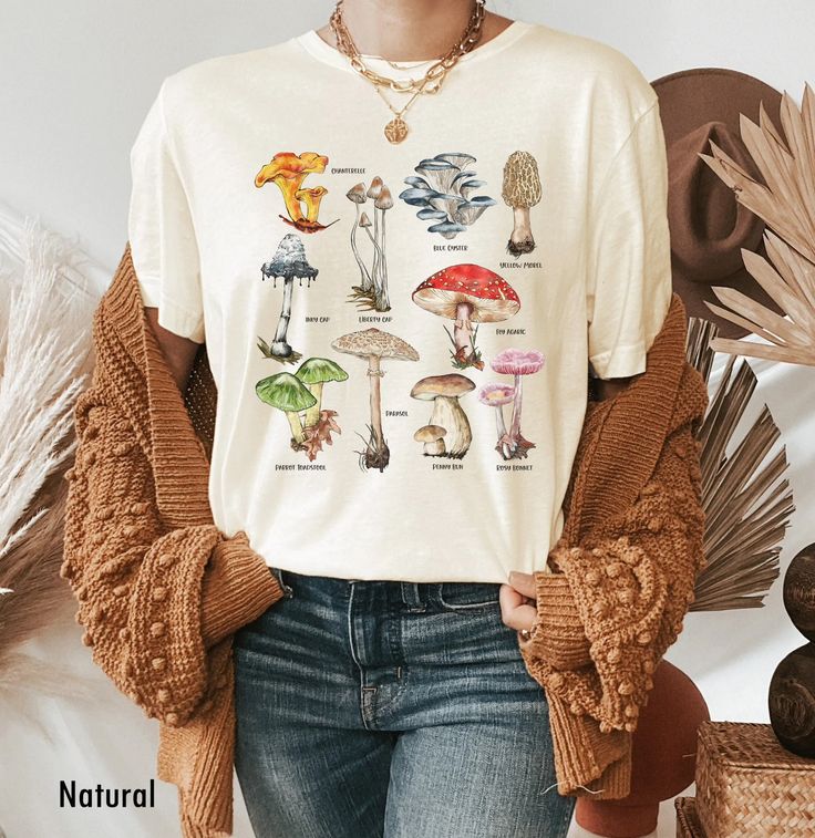 Mushrooms Tshirt Mushrooms T Shirt Cute Mushrooms T-shirt - Etsy Cute Mushrooms, Mushroom Plant, Hippie Shirt, Botanical Shirt, Cottagecore Aesthetic, Vintage Botanical, Crew Neck Shirt, Vintage Sweatshirt, Look Fashion