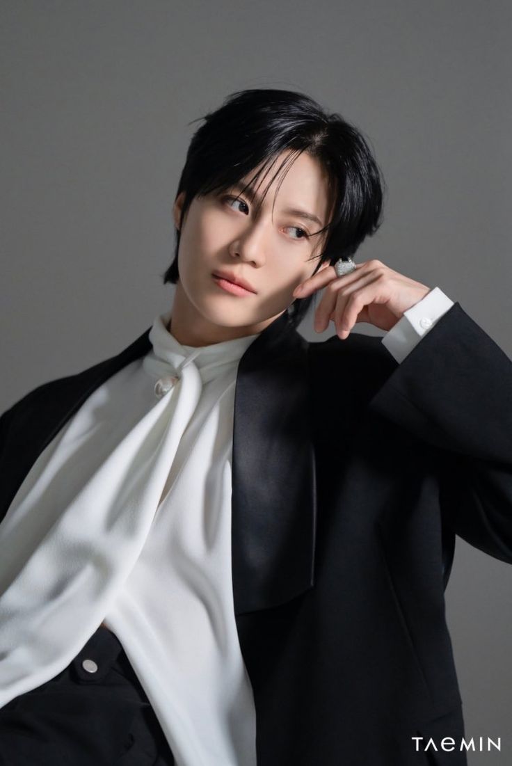 Korean Bun, Jay Chou, Male Pose Reference, Shinee Taemin, Love My Man, Lee Taemin, Friends With Benefits, Light Of Life, Male Poses