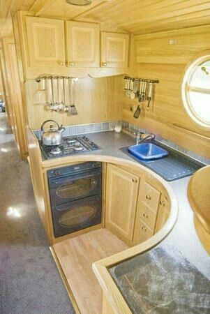 Houseboat Kitchen, Narrowboat Kitchen, Narrow Boats, Boat Interiors, Dutch Barge, Narrow Boat, Boat Ideas, Round Kitchen, Boat Interior