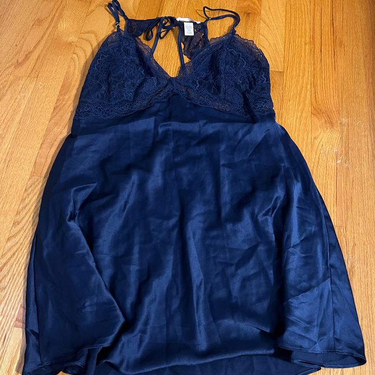 Never Worn Victorious Secret Size Xl Blue V-neck Slip Dress For Sleep, Blue Mini Sleep Dress, Victoria's Secret Elegant Dress For Night Out, Summer V-neck Chemise For Night Out, Elegant Victoria's Secret Dress For Night Out, Elegant Victoria's Secret Dress For Date Night, Victoria's Secret Night Dress With Lace Trim, Victoria's Secret Dress With Lace Trim For Night, Chic Blue Slip Dress For Night