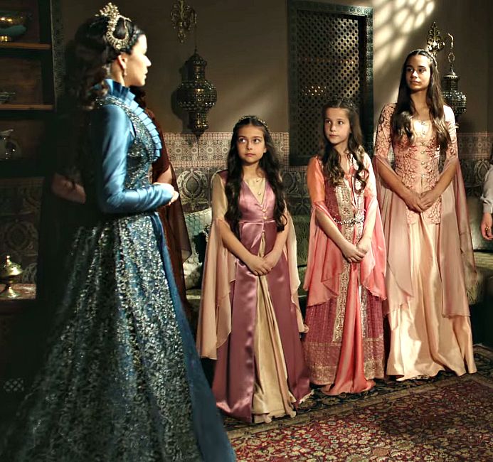 Three sisters Dark Princess, Kosem Sultan, Theatre Costumes, Three Daughters, Medieval Clothing, Medieval Dress, Three Sisters, Turkish Fashion, Story Inspiration