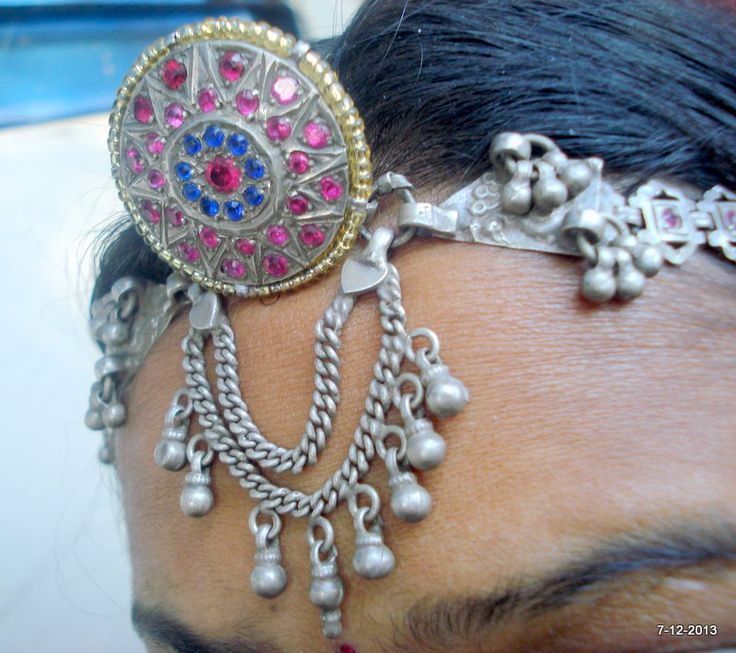 VINTAGE ANTIQUE TRIBAL OLD SILVER HAIR JEWELRY TIKA FROM RAJASTHAN INDIA. NICE HANDMADE DESIGN, GOOD FOR ETHNIC JEWELRY COLLECTOR OR FOR TRIBAL STYLE BELLY DANCE. Weight - 61 grams Material - silver & original old worn piece. Silver Ceremonial Tikka With Intricate Design, Ceremonial Silver Tikka With Intricate Design, Traditional Festive Jewelry Headband, Traditional Tilla Headpieces For Festivals, Bohemian Tikka With Latkans For Festivals, Bohemian Chandbali Tikka With Tilla, Festive Bohemian Tikka With Tilla Detail, Bohemian Tilla Chandbali Tikka, Bohemian Wedding Tikka With Latkans