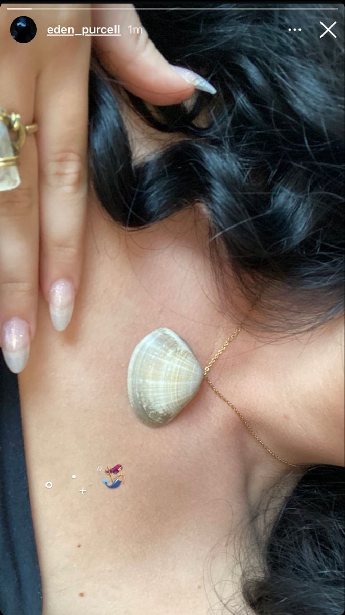 Siren Jewelry Aesthetic, Seashell Jewelry Aesthetic, Diy Seashell Necklace, Sea Shell Necklace Diy, Seashell Necklace Aesthetic, Mermaid Core Jewelry, Seashell Clothing, Seashell Necklace Diy, Seashell Aesthetic