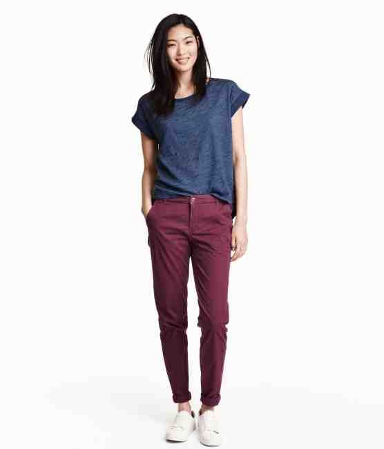 Chinos Women Outfit, Burgundy Pants Outfit, Casual Chique Stijl, Pijamas Women, Look Office, Burgundy Pants, Shirt Dress Outfit, Style Casual Chic, Womens Chinos