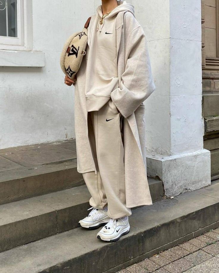 blogger street style and nike sneakers image <img alt= src="https://data.whicdn.com/images/350408 Long Wool Coat Outfit, Wool Coat Outfits, Wool Coat Outfit, Fits 2022, Cold Weather Outfits Winter, Tracksuit Outfit, Diy Vetement, Winter Fashion Outfits Casual, Beige Outfit