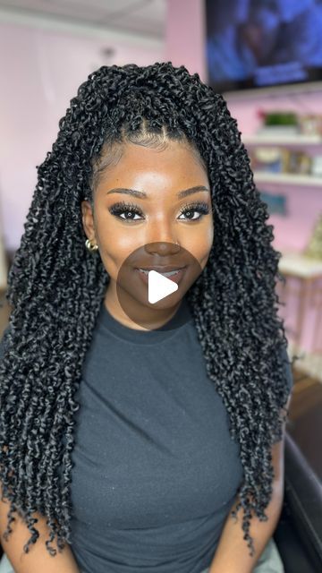 SABRINA CAMILLE on Instagram: "Crochet twist on this beauty.   New Hair alert.   Hair installed: Afri Naptrual Paradise twist  Length 20 inches   5 packs used in color 1b  Hair from @mane_concept  Makeup by @sj.esthetics__" Crochet Loc Hairstyles For Black Women, Paradise Twists Braids, Styles For Crochet Braids, Bob Spring Twists Hairstyle, Beautiful Crochet Hairstyles, Passion Twist Installation, Long Crochet Hairstyles For Black Women, Yankee Twists Crochet, Crochet Passion Twists Hairstyle