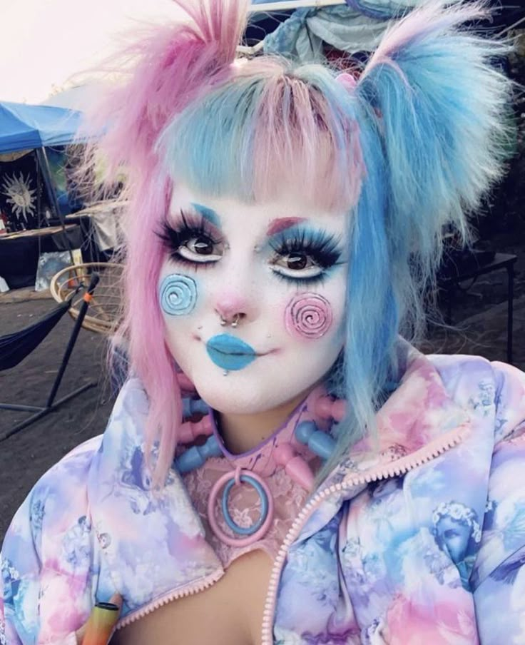 Cute Jester Makeup, Makeup Ideas Pride, Pride Clown Makeup, Pastel Clown Outfit, Pastel Clown Makeup, Clown Makeup Cute, Pride Festival Outfit Ideas, Pride Outfit Ideas Women, Pastel Clowncore