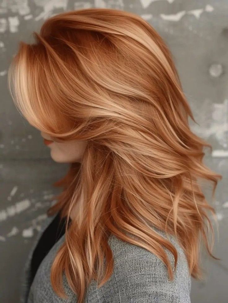 Strawberry Blonde With Bangs, Blonde Highlights In Red Hair, Strawberry Blonde With Dark Roots, Dark Strawberry Blonde Hair, Fall Hair Colors For Blondes, Hair Colors For Blondes, Dark Strawberry Blonde, Red Hair With Blonde Highlights, Dark Fall Hair Colors