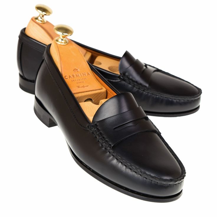 PENNY LOAFERS 1465 LUZ Classic Flat Heel Loafers For Galas, Classic Dress Shoes With Removable Insole For Galas, Classic Gala Dress Shoes With Removable Insole, Black Almond Toe Loafers With Leather Sole, Classic Dress Shoes With Rubber Sole And Flat Heel, Closed Toe Loafers With Branded Insole For Galas, Elegant Black Goodyear Welted Moccasins, Classic Dress Shoes With Rubber Sole, Classic Flat Heel Tassel Loafers For Galas