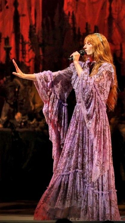 Florence Welch Style, Halloween Costumes 2022, Florence Welch, Florence The Machines, Halloween This Year, Creative Halloween Costumes, Look Cool, Pretty Dresses, Style Icons