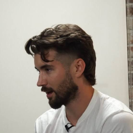 Fades For Men With Long Hair, Men’s Haircut High Forehead, Business Mullet, Modern Mullet For Men Wavy, Mens Haircut Shorter On Sides, Cool Mullet Hairstyles Men, Mens Mullet Haircut, Hipster Mullet, Baseball Flow Haircut