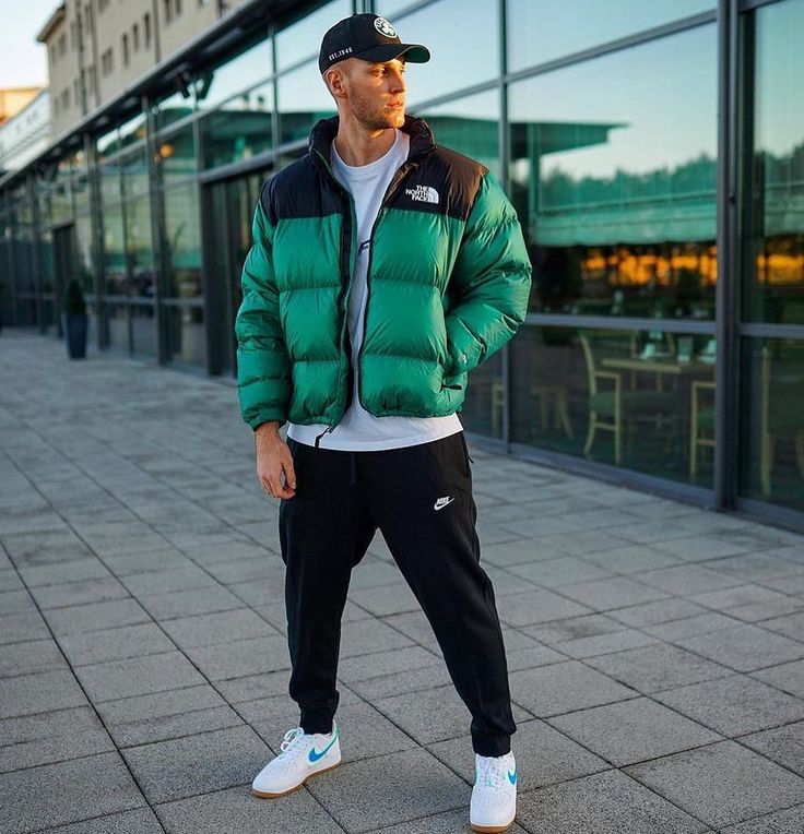 North Face Puffer Jacket Outfit Men, Green Puffer Jacket Outfit, Blue Puffer Jacket Outfit, North Face Puffer Jacket Outfit, Puffer Jacket Outfit Men, 2022 Sneakers, Green Jacket Outfit, Mens Clothing Trends, Sneakers 2022