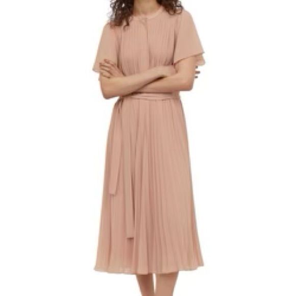 It’s New With Tags, Accordion Style Dress In Blush. Rare Design Flowy Pleated Midi Dress For Work, Flowy Dress With Pleated Waist For Workwear, Feminine Summer Knee-length Pleated Dress, Feminine Knee-length Pleated Summer Dress, Casual Flowy Midi Dress By H&m, Flowy Casual Midi Dress By H&m, Feminine Flowy Midi Dress For Work, Flowy Short Sleeve Dresses For Work, H&m Midi Dress For Spring