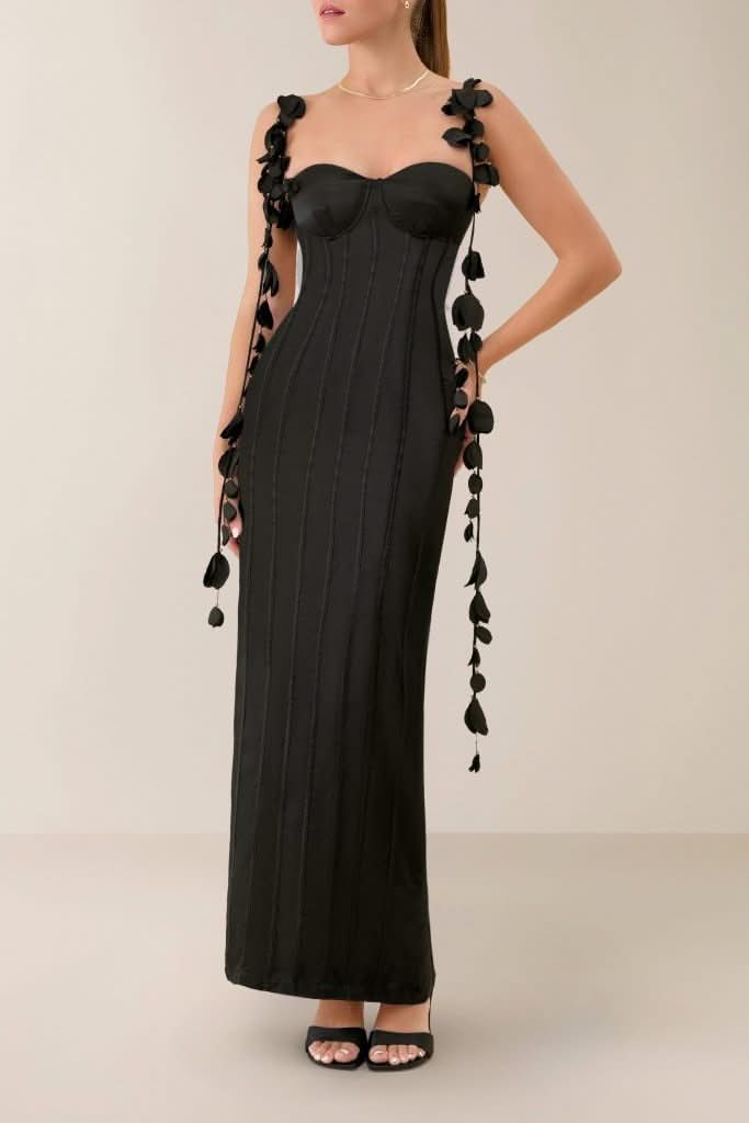 Black silk petal maxi dress - HEIRESS BEVERLY HILLS Silk Dress Outfit Casual, Alo Style, Silk Dress Outfit, Heiress Beverly Hills, Silk Dresses Outfit, White Corset, Casual Day Outfits, Dresses Xxl, Linen Maxi Dress