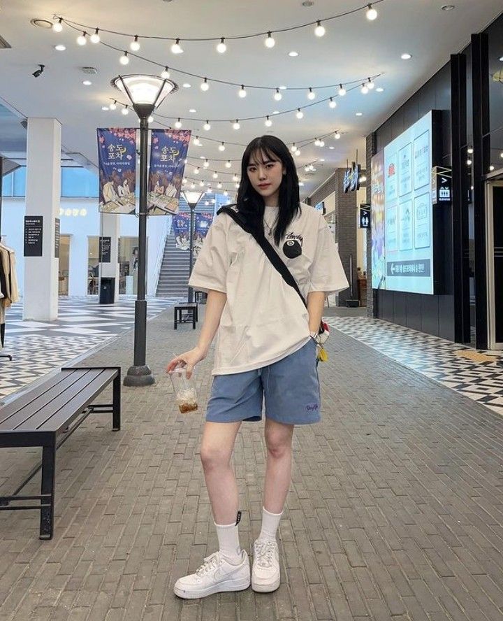 Boyish Shorts Outfit, Boyish Outfits Korean Polo, Boyish Summer Outfits, Summer Ootd Ideas Street Styles, Casual Boyish Outfits, Shorts Outfit Korean, Boyish Outfits Korean, Korean Street Fashion Summer, Summer Outfits Tomboy