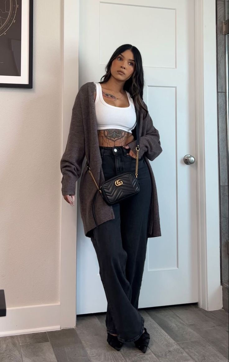 Dress Outfits Jeans Top, Classy Outfit Night Out, Cropped Cardigan Jeans Outfit, Women Black Jeans Outfits, House Lounge Outfits, Warm Brunch Outfit, Crop Top Winter Outfits, Black Cardigan Outfit Black Women, Brunch Jeans Outfit