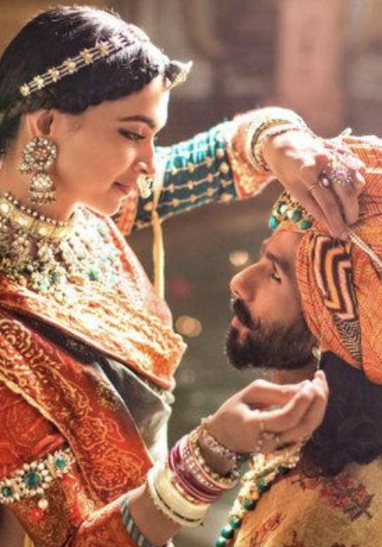 Padmaavat Bhansali Aesthetic, Rani Padmavati, Padmavati Movie, Shatabdi Express, Dump Aesthetic, Vintage Bollywood Aesthetic, Bollywood Theme, Sanjay Leela Bhansali, Indian Outfits Lehenga