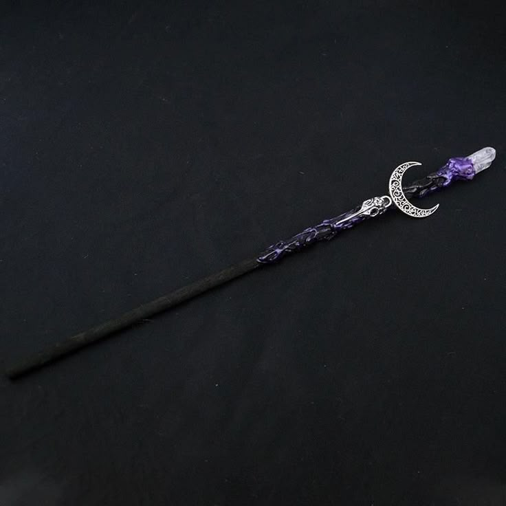 Magic Wand Art, Witchcraft Wand, Pagan Wand, Wand Witchcraft, Fantasy Wand, Wand Ideas, Wand Crystal, Wand Art, Amethyst Wand