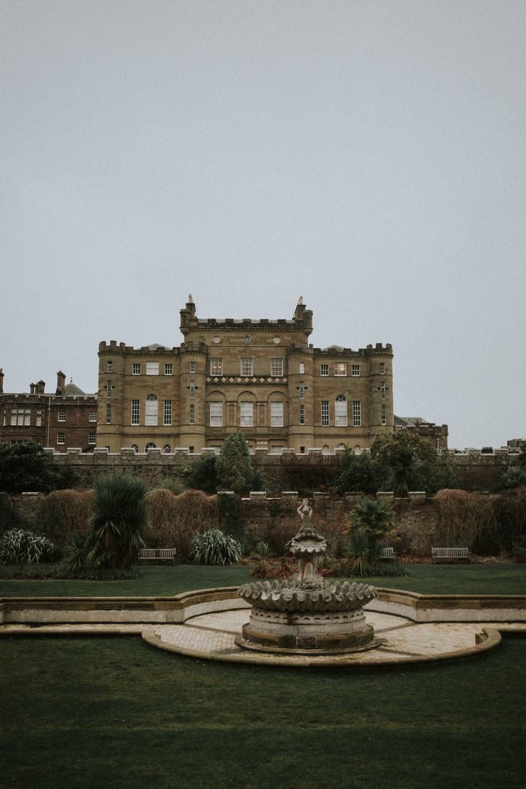 an old building with a fountain in front of it