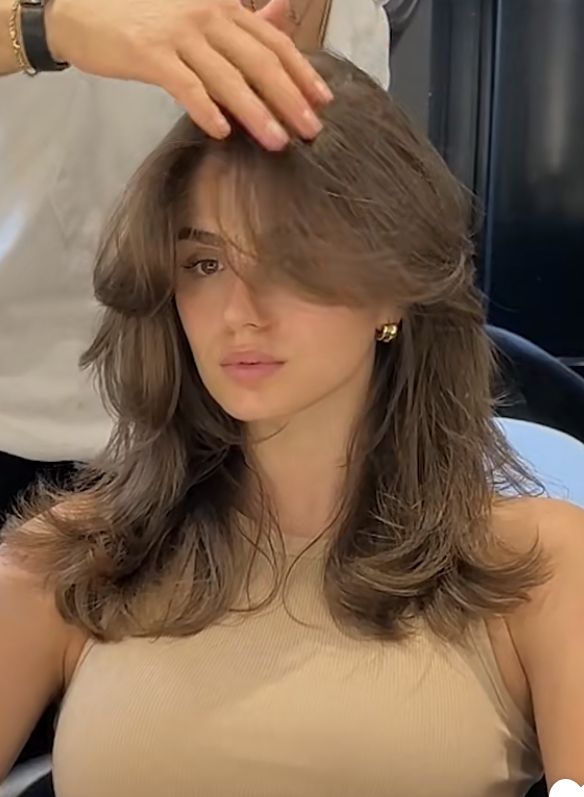 Haircuts For Medium Length Hair, Brown Hair Looks, Hair Inspiration Long, Layered Haircuts For Medium Hair, Bangs With Medium Hair, Hairstyles For Layered Hair, Haircuts For Wavy Hair, Short Hair Tutorial, Haircuts For Medium Hair