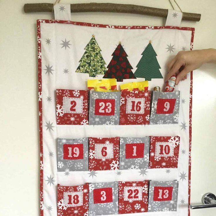 Advent Garland, Calendar Quilts, Advent Calendar Pattern, Felt Advent Calendar, Homemade Advent Calendars, Fabric Advent Calendar, Christmas Advent Calendar Diy, Advent Calenders, Book Folding Patterns