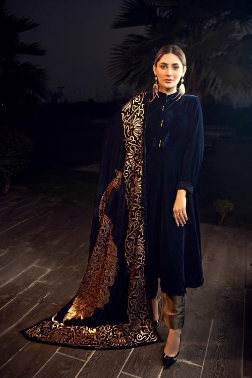 Panache Prestige Winter Luxe 2021 Velvet Pakistani Dress Color Combinations, Peacock Shawl, Velvet Pakistani Dress, Velvet Frock, Navy Blue Velvet Dress, Style Dress Patterns, Navy Blue Fashion, Pakistani Women Dresses, Women Fashion Design