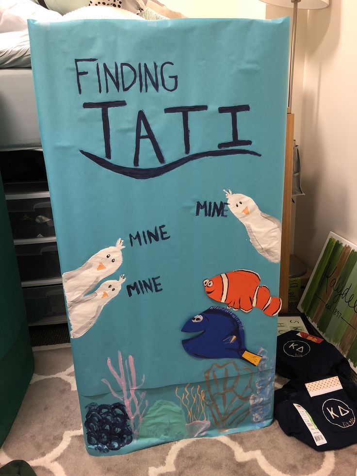 a book bag with finding tati written on it