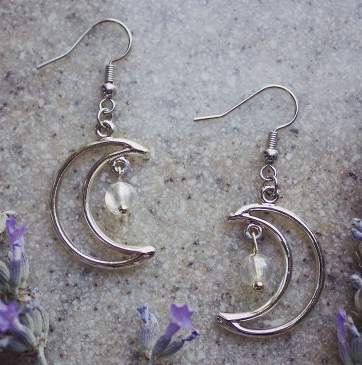 Crescent moon Dreamland Earrings! Crafted with love 💖 Free shipping! Thank you for checking out LunaeLumina! Feel free to message me if you have any questions! Earrings Reference, Earrings Moon, Hippie Fashion, Gift Girlfriend, Love Free, Earring Crafts, Jewelry Women, Love Is Free, Earrings Photo