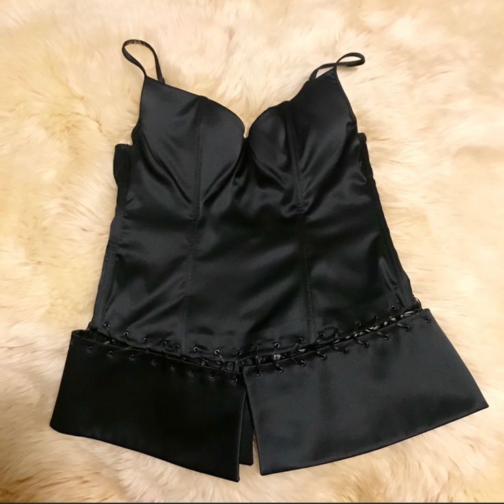 Brand New Without Tags. Satin Bustier Top By The Luxurious Lingerie Brand La Perla. Features Flexible Boning And Lightly Lined Built-In Bra. Hook Eye Closure In The Back. Lace Up Detailing At The Hem. This Top Is Gorgeous But A Bit Too Big For Me. It Would Best Fit A 34b/32c/30d But Could Work For A 34c/32d. La Perla Size 2. No Flaws. Fitted Camisole With Built-in Bra For Evening, Elegant Tops With Built-in Bra, Elegant Party Corset With Built-in Bra, Elegant Corset With Spaghetti Straps And Lined Bodice, Evening Overbust Bodice With Built-in Bra, Silk Evening Corset With Boning, Elegant Corset With Spaghetti Straps, Silk Overbust Corset For Evening, Chic Camisole With Boned Bodice For Night Out