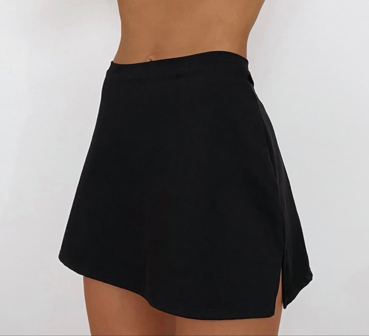 Short Black Skirt Aesthetic, Short Skirt Aesthetic, Skort Aesthetic, Black Skirt Aesthetic, Simple Skirts, Skirts Aesthetic, Cute Black Skirt, Little Black Skirt, Skirt Aesthetic