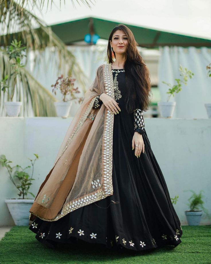 Black Frock, Long Frock Designs, Long Gown Design, Frock Fashion, Long Frock, Frock For Women, Chic Maxi Dresses, Pakistani Dresses Casual, Beautiful Pakistani Dresses