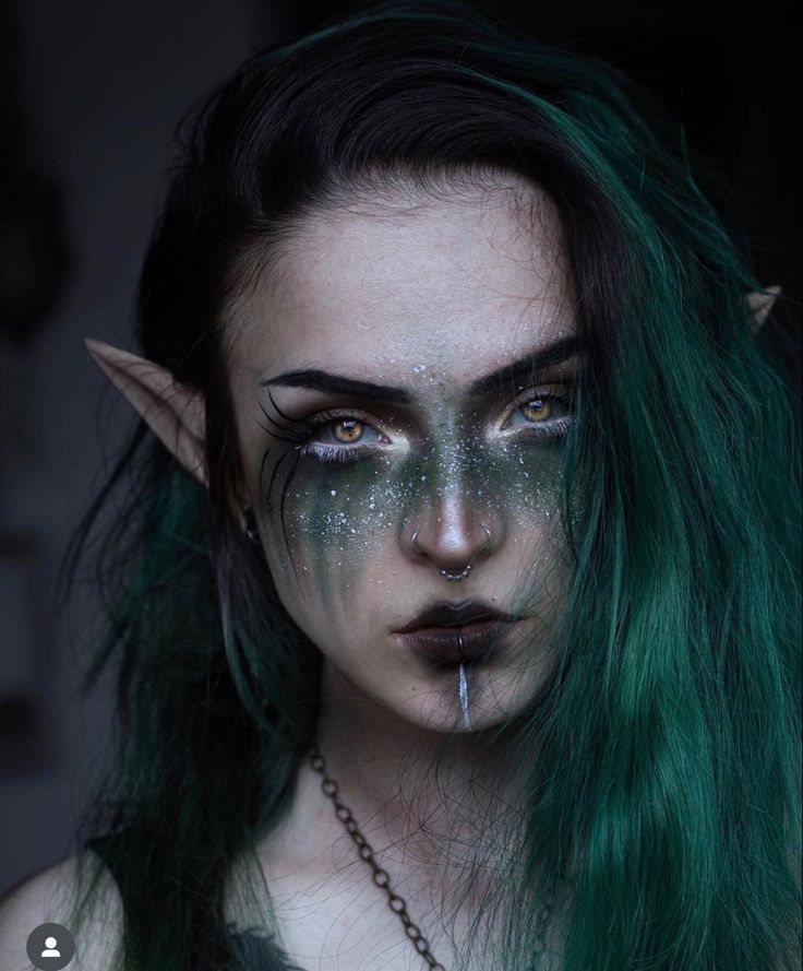 Dark Fae Ren Faire, Dark Elf Costume Makeup, Dark Elf Costume Halloween, Dark Elf Cosplay Makeup, Dark Ren Faire Makeup, Dark Elf Halloween Costume, Dark Forest Fairy Makeup, Dark Fae Cosplay, Fae Halloween Costumes