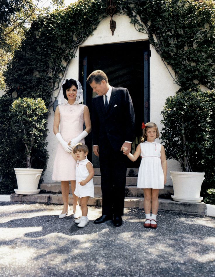 Jackie Kennedy's Secret Service Agent Reveals the Family's Code Names John Junior, Jackie Onassis, Photos People, First Ladies, Jfk Jr, Jackie O, History Facts, Look At You, History Books