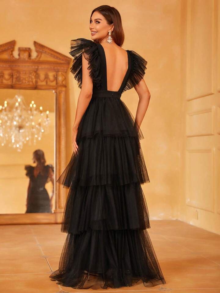 Vestido de novia ribete con fruncido de malla | SHEIN USA Ruffled Ball Gown For Prom Season Banquet, Ruffled Ball Gown For Banquet Or Prom Season, Ruffled Ball Gown For Banquet During Prom Season, Ruffled Ball Gown For Banquet And Prom Season, Black Fitted Ruffle Ball Gown, Fitted Black Ball Gown With Ruffles, Black Fitted Ball Gown With Ruffles, Tulle Evening Dress With Ruffles For Banquet, Black Ruffled Ball Gown For Party