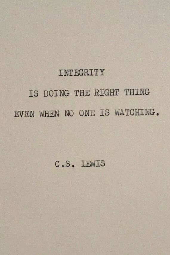 an old typewriter with a quote on it that reads, inferity is doing the right thing even when no one is watching c s lewis