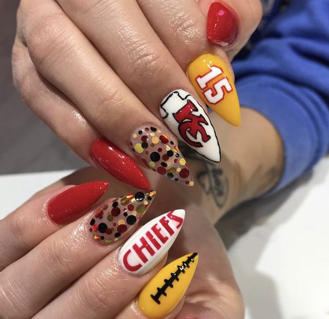 Kc Chiefs Nails Manicures, Kanas City Chiefs Nails, Kansas City Chiefs Nail Art, Kc Chiefs Game Day Outfit, Super Bowl Nails Chiefs, Football Acrylic Nails, Chief Nails Kansas City, Kansas City Nails, Red Football Nails