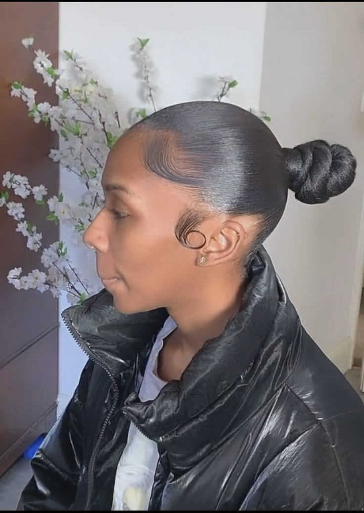 Sleek Ponytail Hairstyles Middle Part, Slick Back Ponytail Natural Hair Middle Part, Middle Part Mid Ponytail, Sleek Middle Part Bun Black Women, Sleek Low Ponytail Black Women Middle Part, Middle Part Ponytail, 4c Natural Hairstyles Short, Sleek Ponytail Hairstyles, Hair Braid Videos