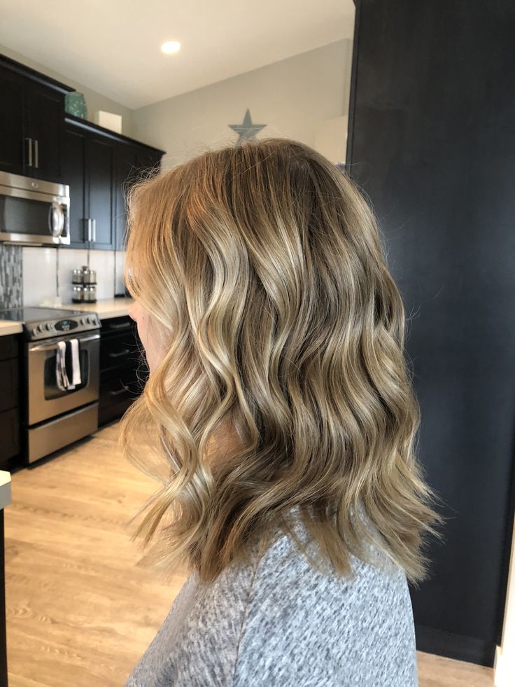 Short Haircut Inspo For Wavy Hair, Curled Hair Short Shoulder Length, Curled Hair Shoulder Length, Cute Hair Cuts Shoulder Length, Curled Hairstyles For Medium Hair Formal Shoulder Length, Hoco Hair Shoulder Length, Hoco Short Hairstyles, Utah Curls Short Hair, Curled Shoulder Length Hair