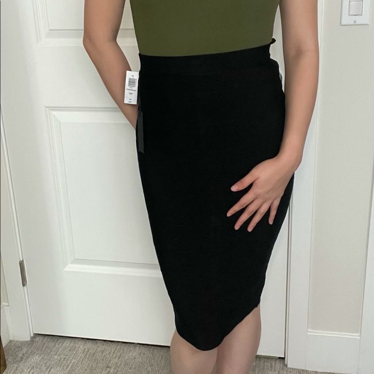 Stunning Bandage Skirt That Looks Flattering On Any Figure. Aritzia’s Top Selling Midi Skirt That Can Be Dressed Up Or Down With Shirts Or Bodysuits. Size S (I’m 5’6” & 120lbs For Reference). High-Rise & Fits Just About The Midriff. Black Bandage Look That Is Very Similar To Herv Leger! Stretch Midi Pencil Skirt For Date Night, Stretch Midi-length Bottoms For Date Night, Stretch Midi Skirt For Date Night, Stretch Midi Length Bottoms For Date Night, Stretch Knee-length Skirt For Date Night, Fitted Midi Length Skirt For Date Night, Stretch Lined Pencil Skirt For Date Night, Date Night Stretch Lined Skirt, Fitted Skirt For Date Night