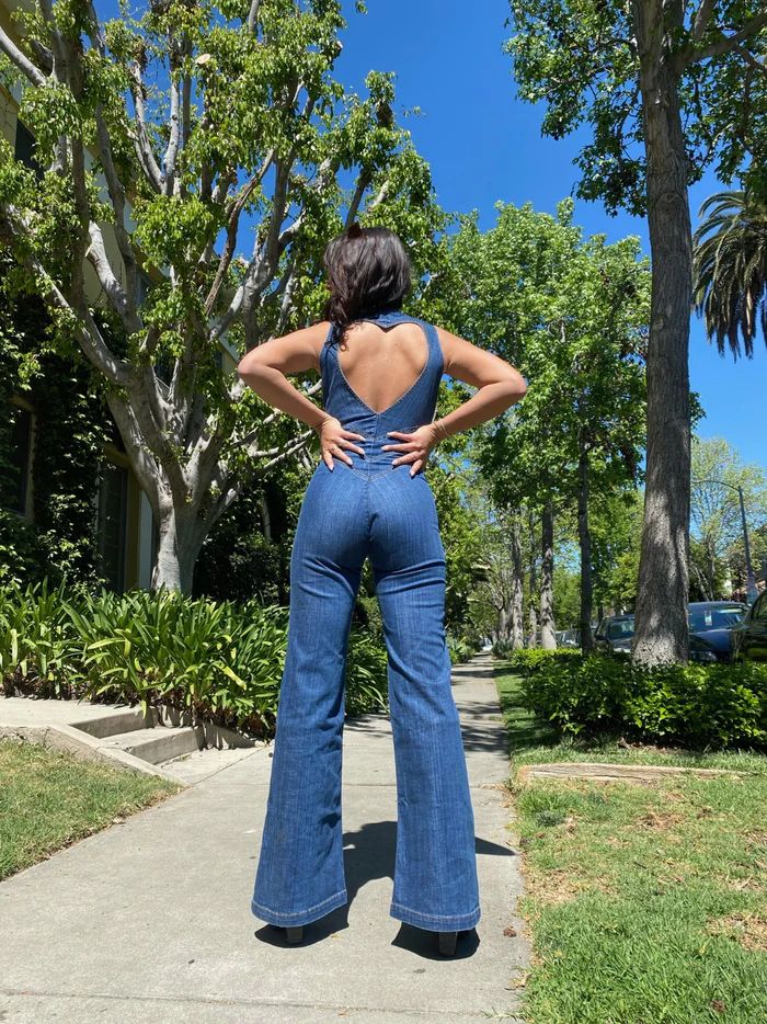 HOLLYWOOD HEARTTHROB – Revice Jean Romper Outfit, Jean Jumpsuit Outfit, 70s Clothes, Outfits 70s, 70s Outfits, Denim Jumper, Random Aesthetic, Los Angeles Usa, Jumpsuit Pattern