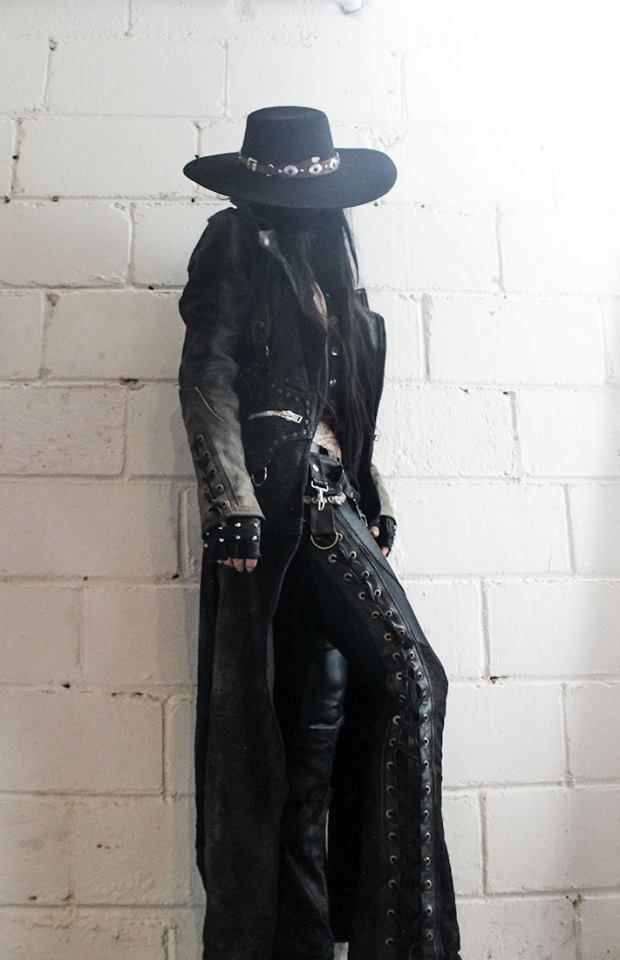 Goth Cowboy, Cowboy Aesthetic, Wilde Westen, Fest Outfits, Cowboy Outfits, Rock Punk, Gothic Outfits, Mode Inspo, Dark Fashion