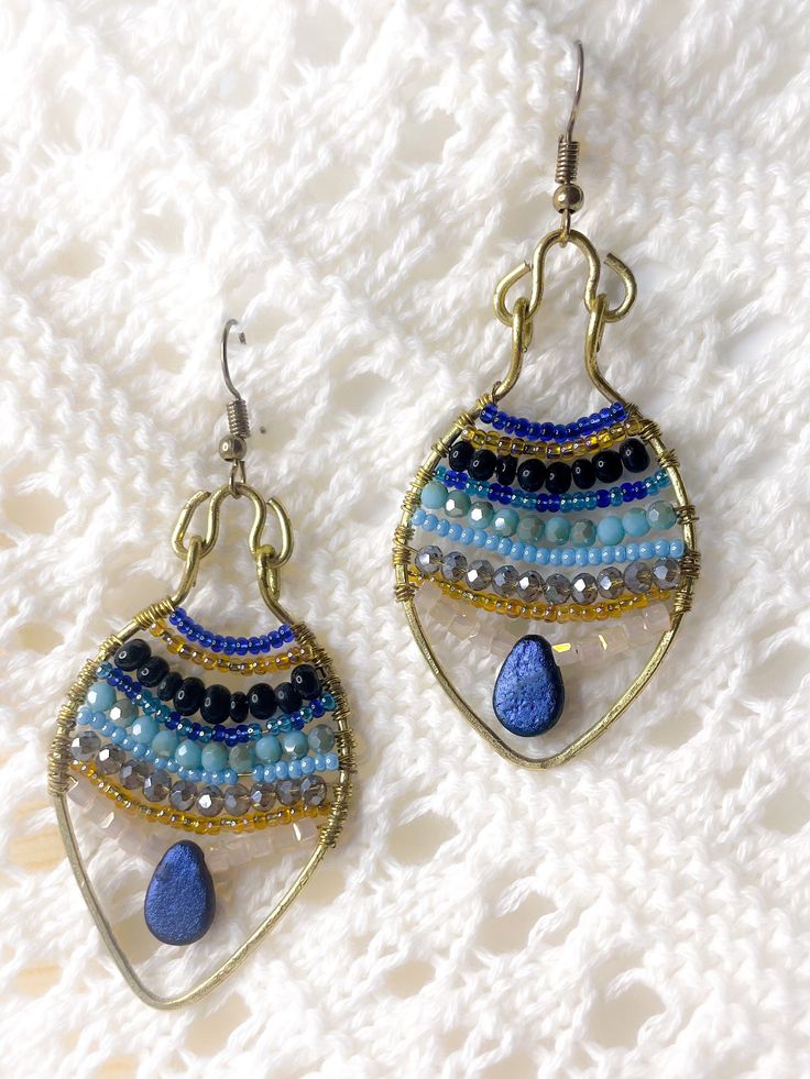 Handmade wireshaped and beaded drop earrings. Unique Teardrop Earrings With Colorful Beads, Unique Teardrop Beaded Earrings, Blue Teardrop Hoop Earrings With Dangling Beads, Bohemian Beaded Blue Teardrop Earrings, Blue Dangling Beads Teardrop Earrings, Aztec Earrings, Beaded Jewelry Earrings, Diy Leather Earrings, Bead Frame