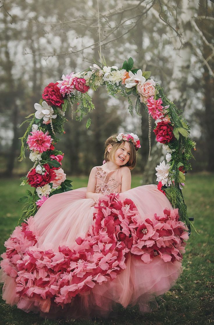 Princess Photo Shoot Ideas, 3rd Birthday Pictures, Fairy Shoot, Princess Photoshoot, Girls 9th Birthday, Princess Photo Shoot, Baby Girl Hairstyles Curly, Party Dress Birthday, Couture Gown