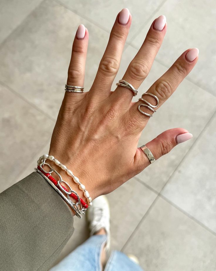 Currently obsessing over this look 💚 Textured Gold Ring, Hammered Gold Ring, Mixed Metal Rings, Hammered Silver Ring, Stacking Ring Set, Rose Ring, Hammered Gold, Rose Jewelry, Stacked Jewelry