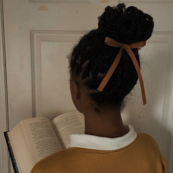 Black Aesthetic Dark Academia, Woc Dark Academia, Reading Aesthetic Black Woman, Black Women Academia Aesthetic, Bipoc Academia Aesthetic, Black Academic Aesthetic, Light Academia Aesthetic Black Women, Gingerbread Girl Aesthetic, Light Academia Black Women