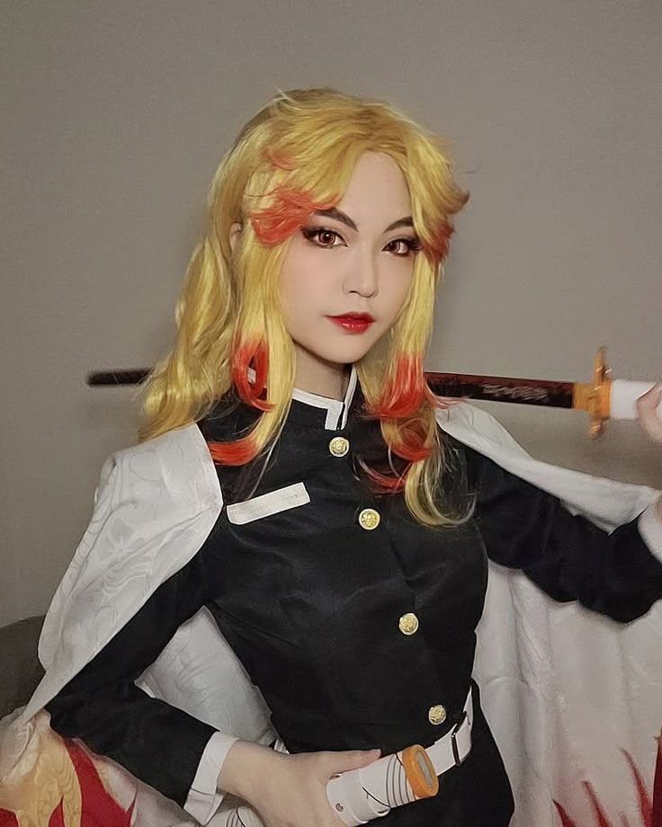 Rengoku Cosplay Female, Rengoku Makeup, Rengoku Cosplay, Quick N Easy Halloween Costumes, Genderbent Cosplay, Demon Slayer Cosplays, Kny Cosplay, Demon Slayer Cosplay, Cosplay Idea