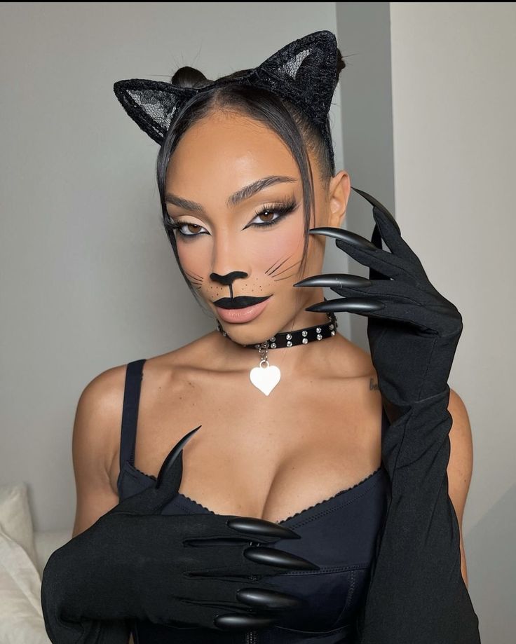 Makeup Halloween Simple, Cat Costume Makeup, Black Cat Makeup, Halloween Costumes For College, Simple Cat Makeup, Tatti Lashes, Cat Halloween Makeup, Holloween Makeup, Cat Makeup Halloween