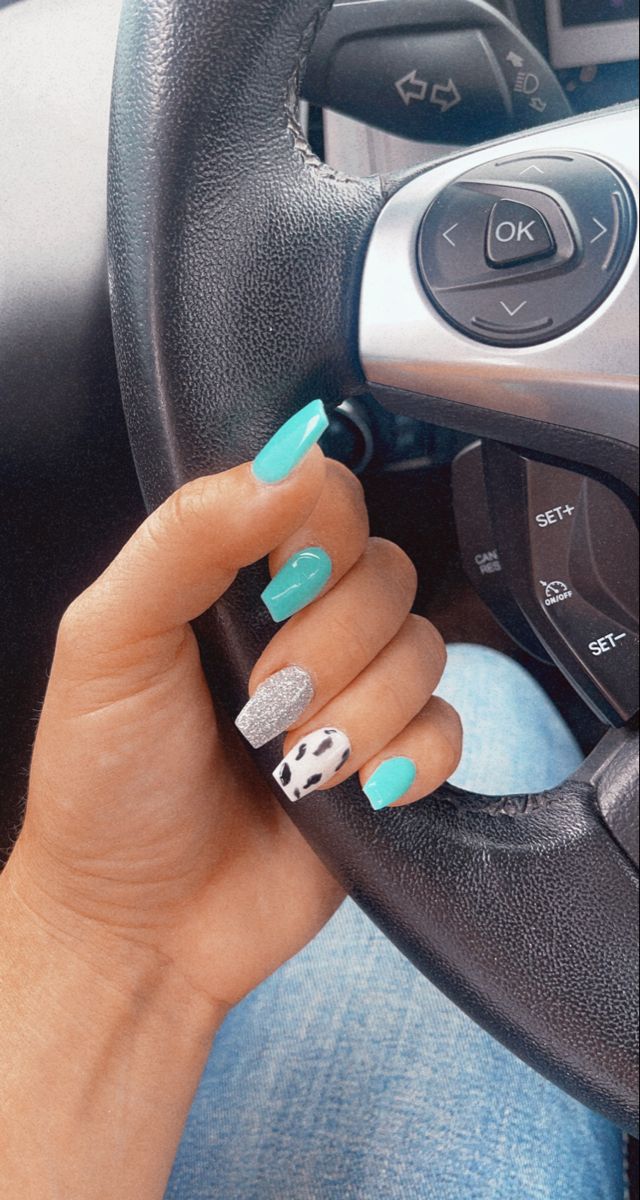 Cute Cowgirl Nail Ideas, Cow Acrylic Nails Short, Country Nail Ideas Acrylic, Country Theme Acrylic Nails, Short Acrylic Nails Designs January, Dip Powder Nails Country, Cute Cowprint Nail Designs, Cute Summer Country Nails, Turquoise Nails With Cow Print