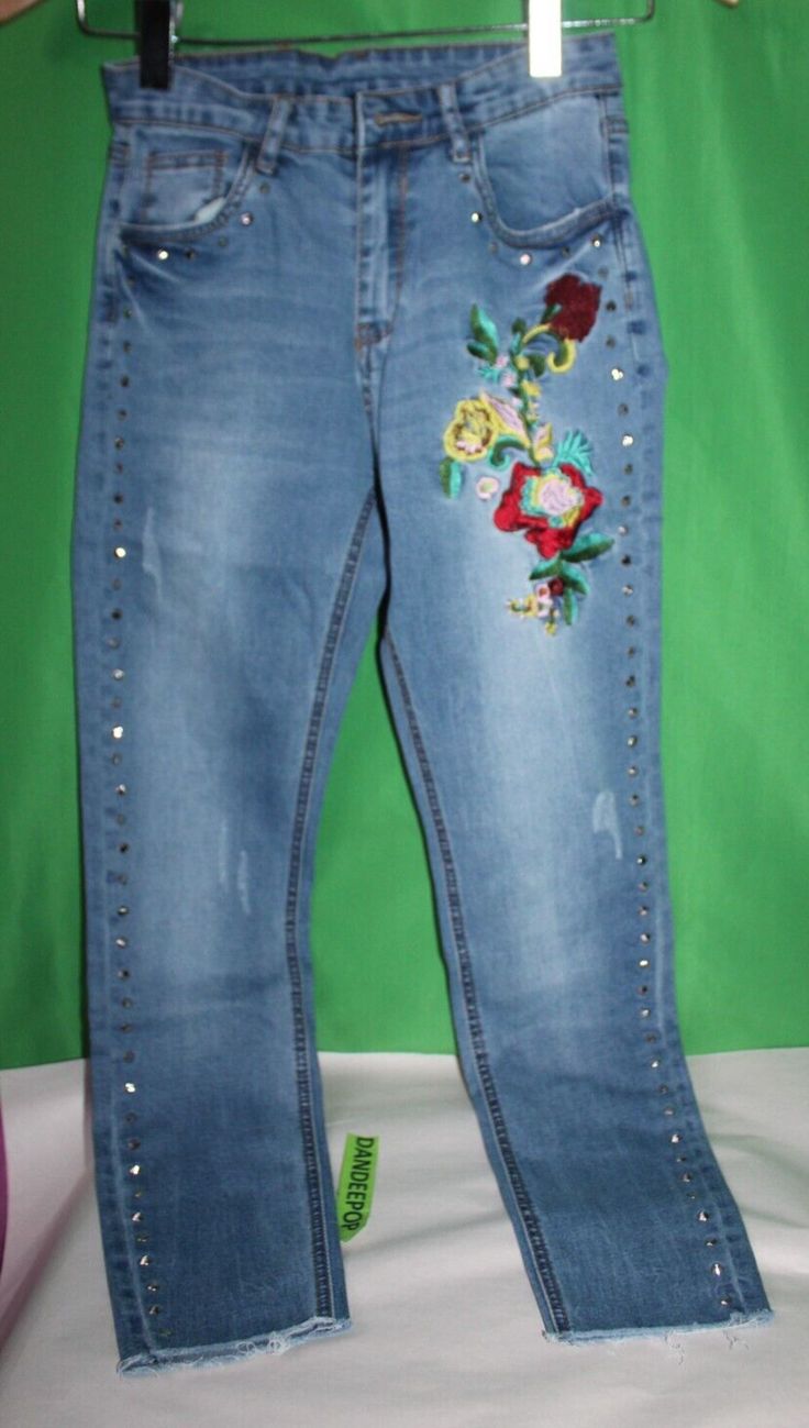 Summer Embellished Blue Jeans, Casual Stretch Embellished Bottoms, Casual Embellished Stretch Bottoms, Summer Stretch Embroidered Jeans, Embellished Blue Bottoms For Spring, Casual Blue Embellished Jeans, Trendy Embellished Blue Jeans, Summer Embroidered Stretch Jeans, Blue Embroidered Stretch Bottoms