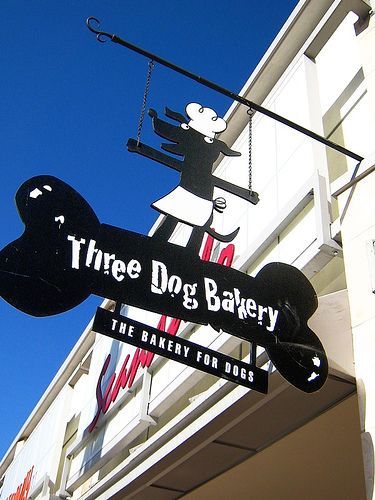 there is a sign that says three dog bakery